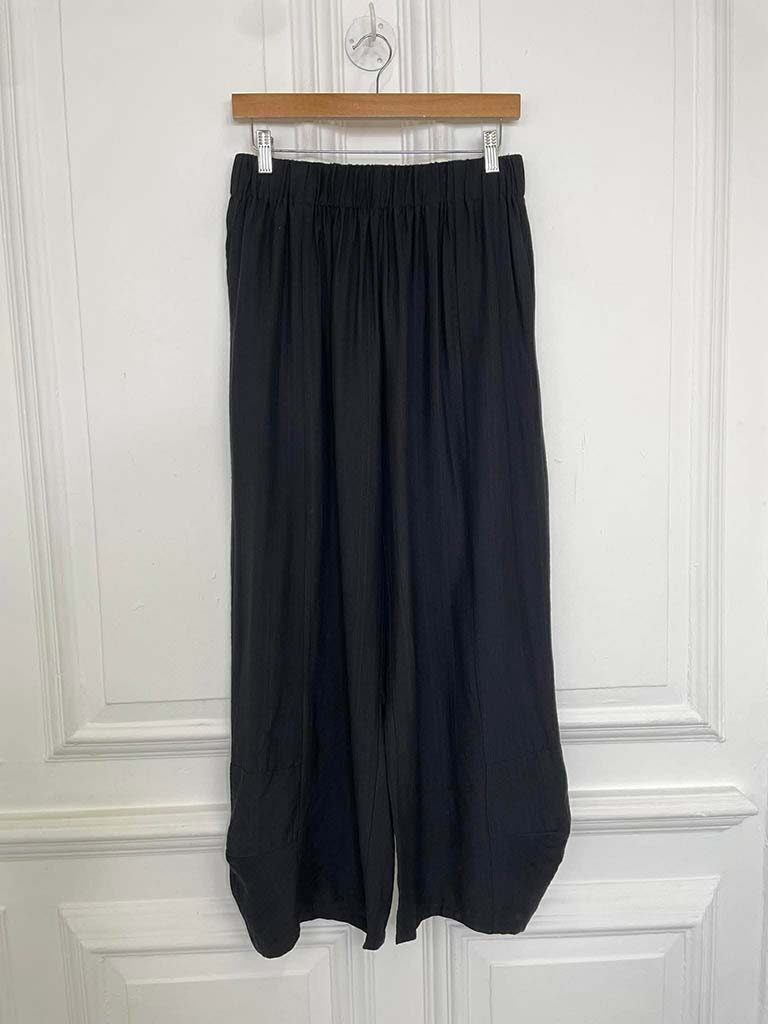 Wide Curved Hem Trousers - Black - Image 5